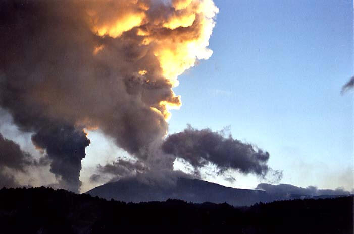Vulcano Etna al Tramonto