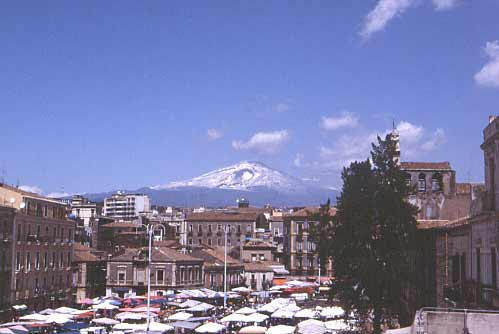 Catania - Fiera dei morti ed Etna