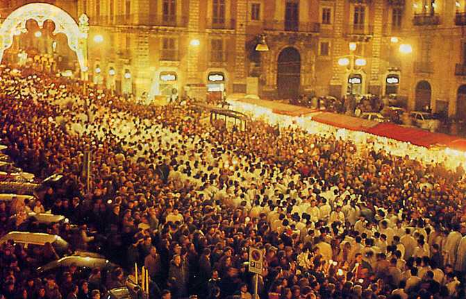 Sant'Agata - Devoti in via Etnea