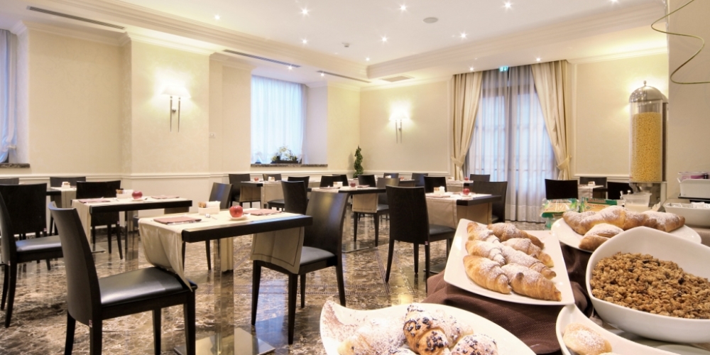 breakfast restaurant floor detail with gnummy croissant