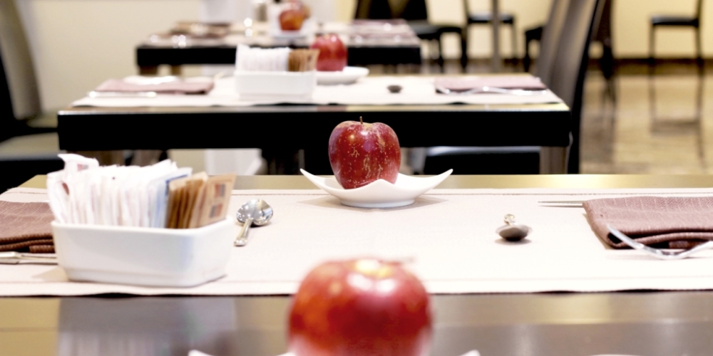 breakfast restaurant floor details on tables